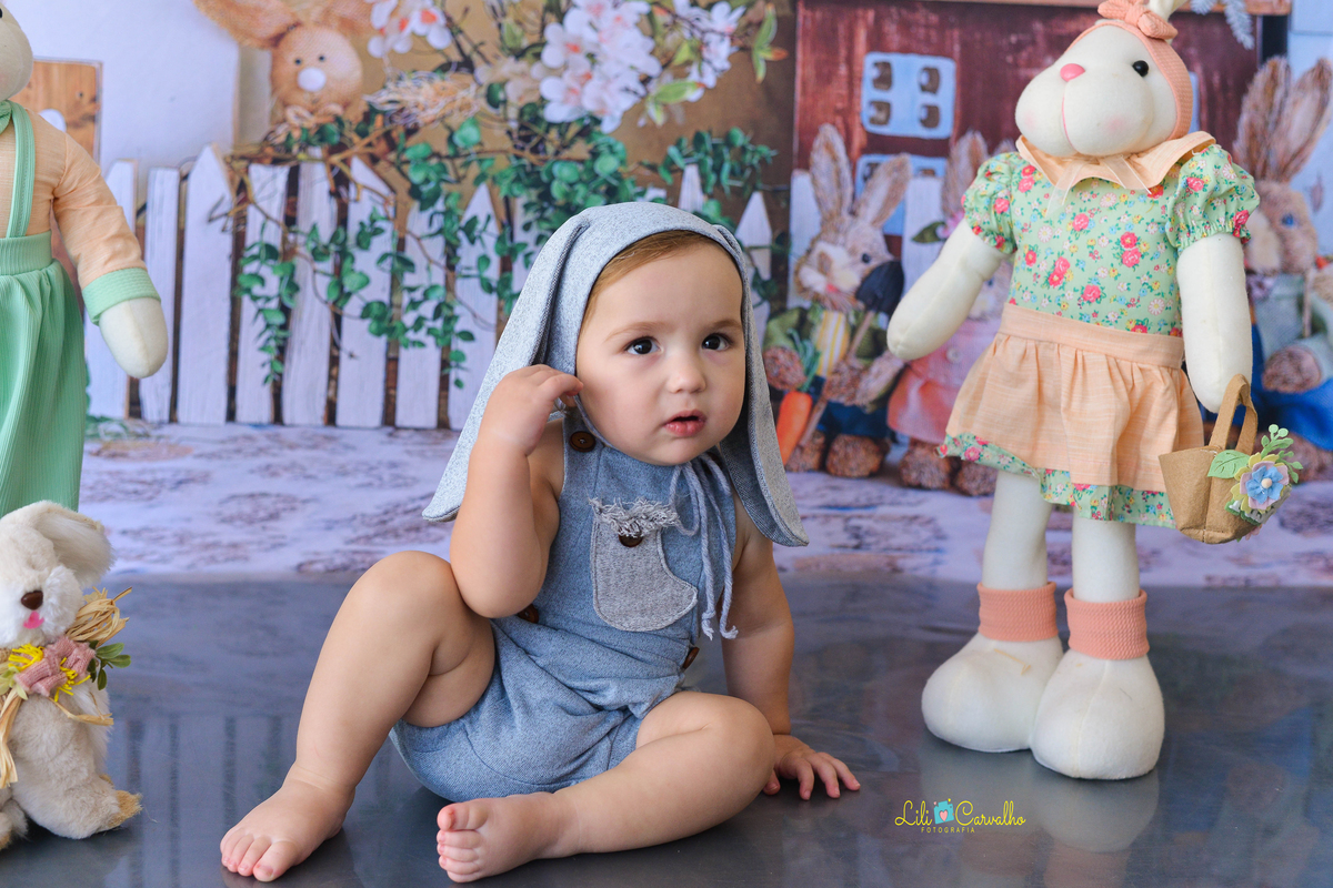 ensaio fotografico realizado em Maringá do tema de pascoa  mao no rosto 