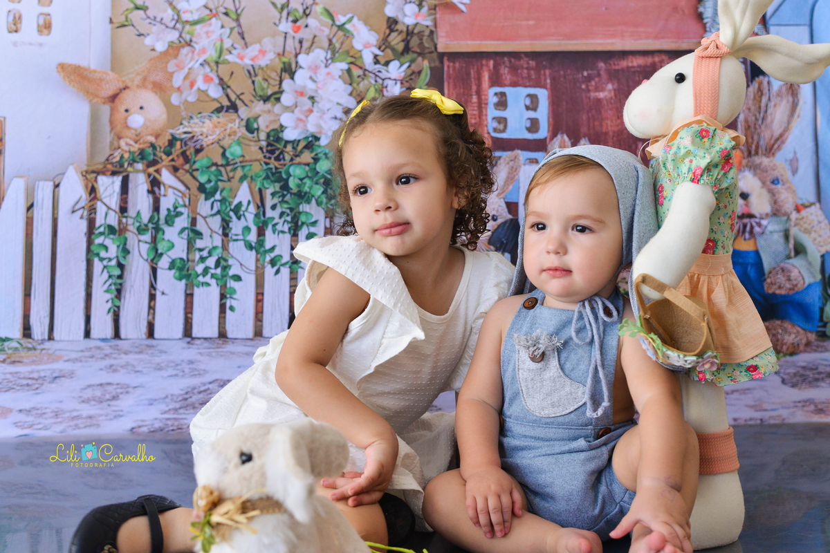 ensaio fotografico realizado em Maringá do tema de pascoa  com irmã 