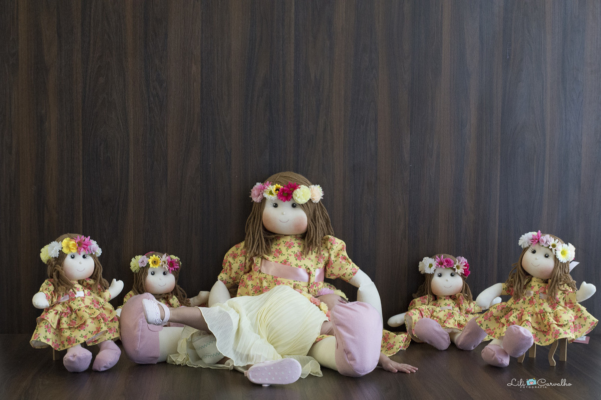 bebe nas bonecas melhor fotografa vestido amarelo