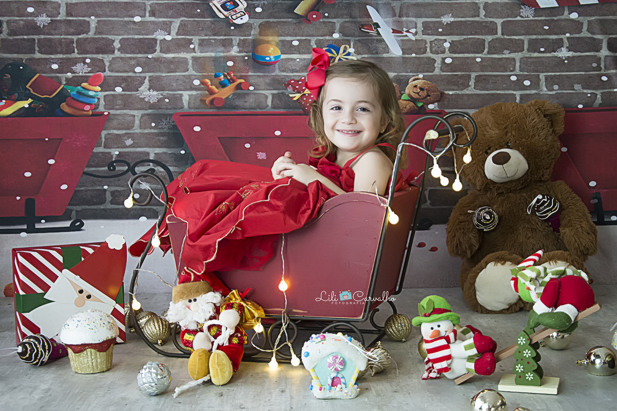 natal 2018 lili carvalho especial de natal foto de natal maringa mini sessao foto crianca maringa  vestido vermelho fundo escuro