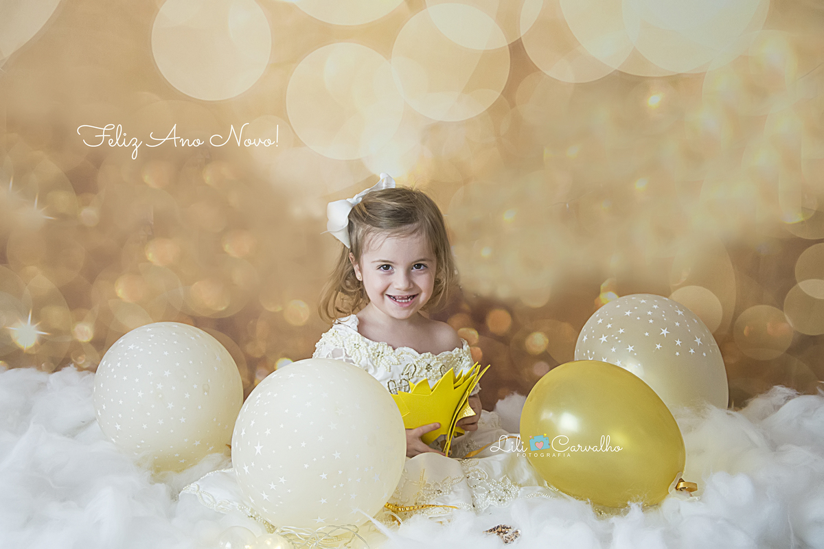 natal 2018 lili carvalho especial de natal foto de natal maringa mini sessao foto crianca maringa  vestido vermelho fundo escuro