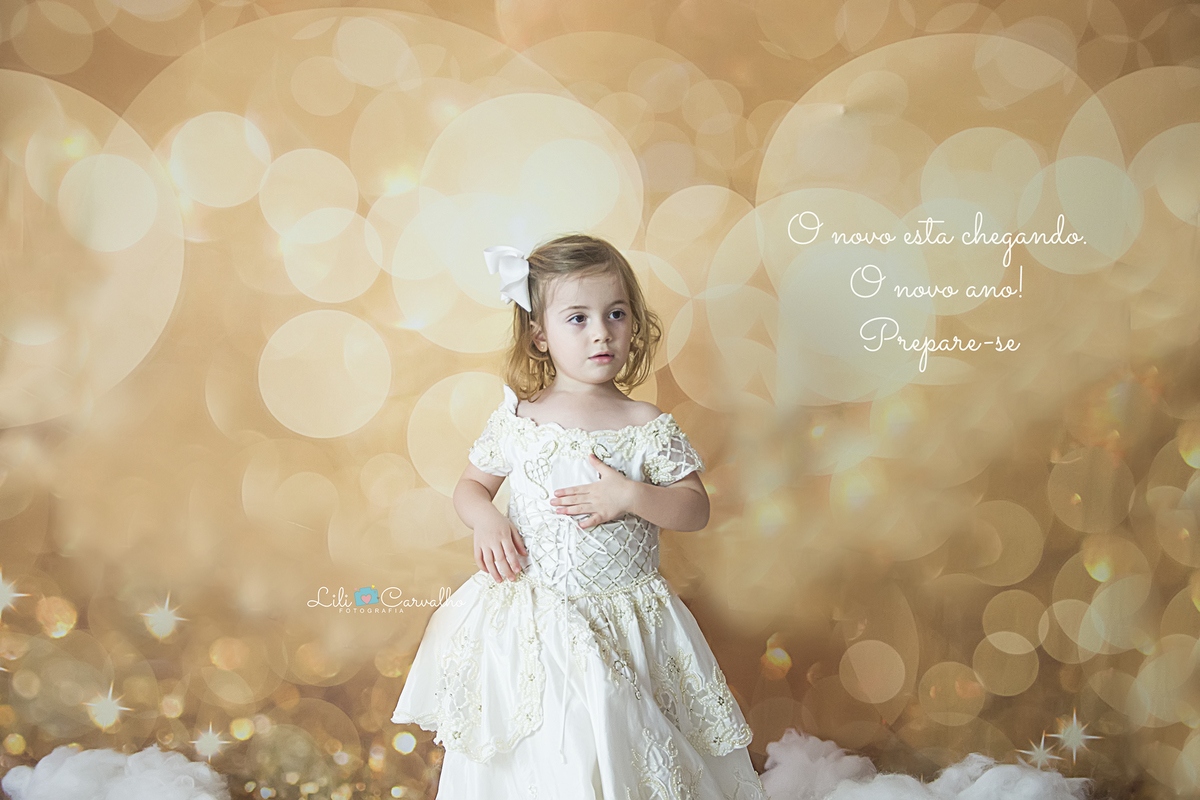 natal 2018 lili carvalho especial de natal foto de natal maringa mini sessao foto crianca maringa  vestido vermelho fundo escuro