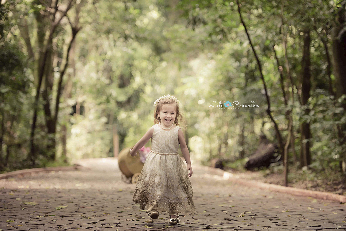 #theodorice #theodora #preaniversario #smashthecake #smashthefruit #lilicarvalho #lilifotografia #aniversariomaringa #fotoantesaniversariomaringa #bookinfantilmaringa #fotomeninamaringa 