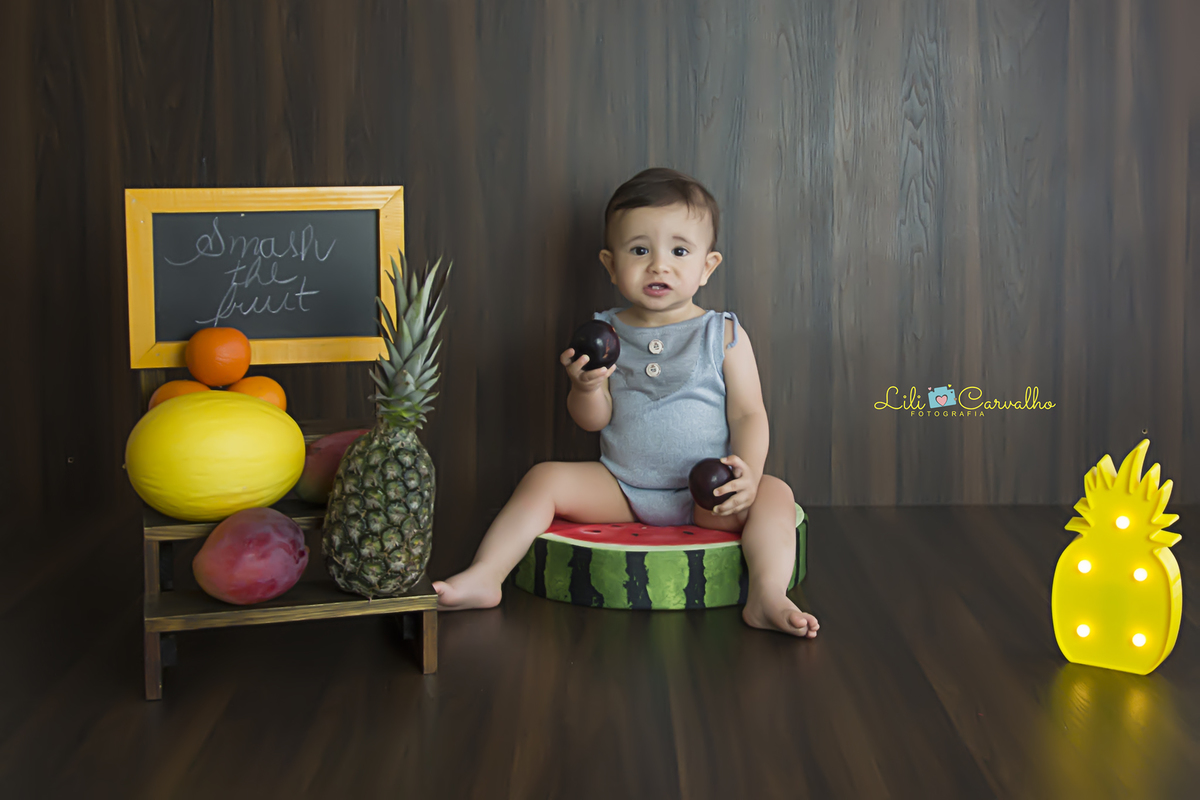 #smashthefruit #smashmaringa #lilicarvalho #lilifotografia #smashthecake #bolodefrutas #ensaiocomfrutas #aniversario #fotodiferente #meninodementa #meninocomursomarrom #one #umaninho #babyboy #melhorfotografademaringa