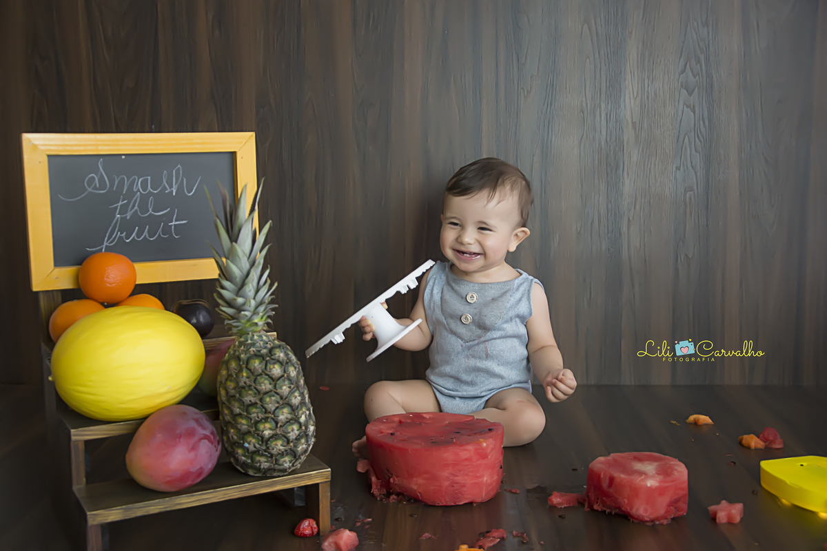 #smashthefruit #smashmaringa #lilicarvalho #lilifotografia #smashthecake #bolodefrutas #ensaiocomfrutas #aniversario #fotodiferente #meninodementa #meninocomursomarrom #one #umaninho #babyboy #melhorfotografademaringa