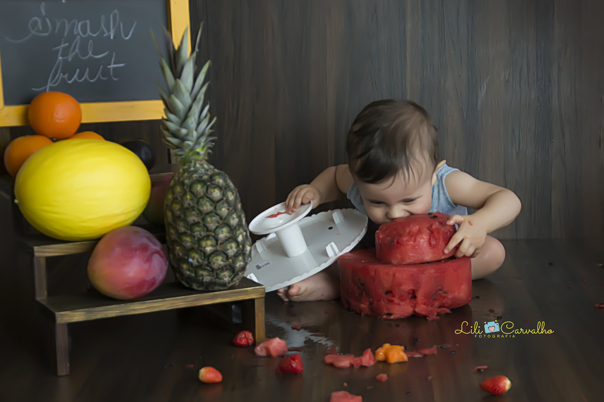 #smashthefruit #smashmaringa #lilicarvalho #lilifotografia #smashthecake #bolodefrutas #ensaiocomfrutas #aniversario #fotodiferente #meninodementa #meninocomursomarrom #one #umaninho #babyboy #melhorfotografademaringa