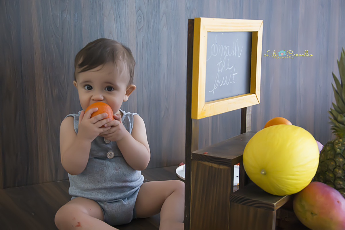 #smashthefruit #smashmaringa #lilicarvalho #lilifotografia #smashthecake #bolodefrutas #ensaiocomfrutas #aniversario #fotodiferente #meninodementa #meninocomursomarrom #one #umaninho #babyboy #melhorfotografademaringa