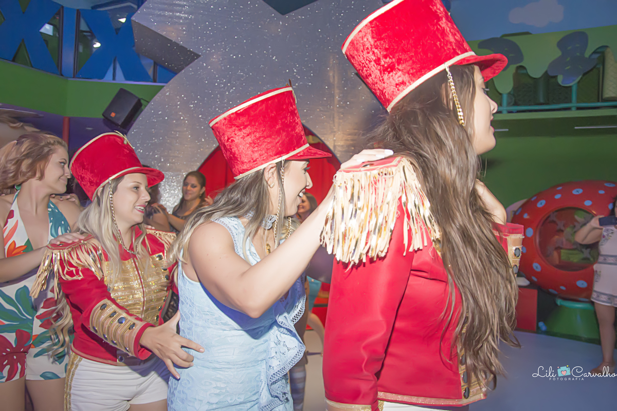 #aniversario #lilicarvalho #lilifotografia #aniversariomaringa #fotografadeaniversario #melhorfotografadeaniversario #newbornmaringa #acompanhamentobebe #fotorecemnascido 