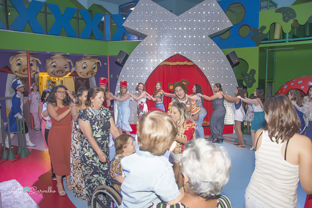 #aniversario #lilicarvalho #lilifotografia #aniversariomaringa #fotografadeaniversario #melhorfotografadeaniversario #newbornmaringa #acompanhamentobebe #fotorecemnascido 