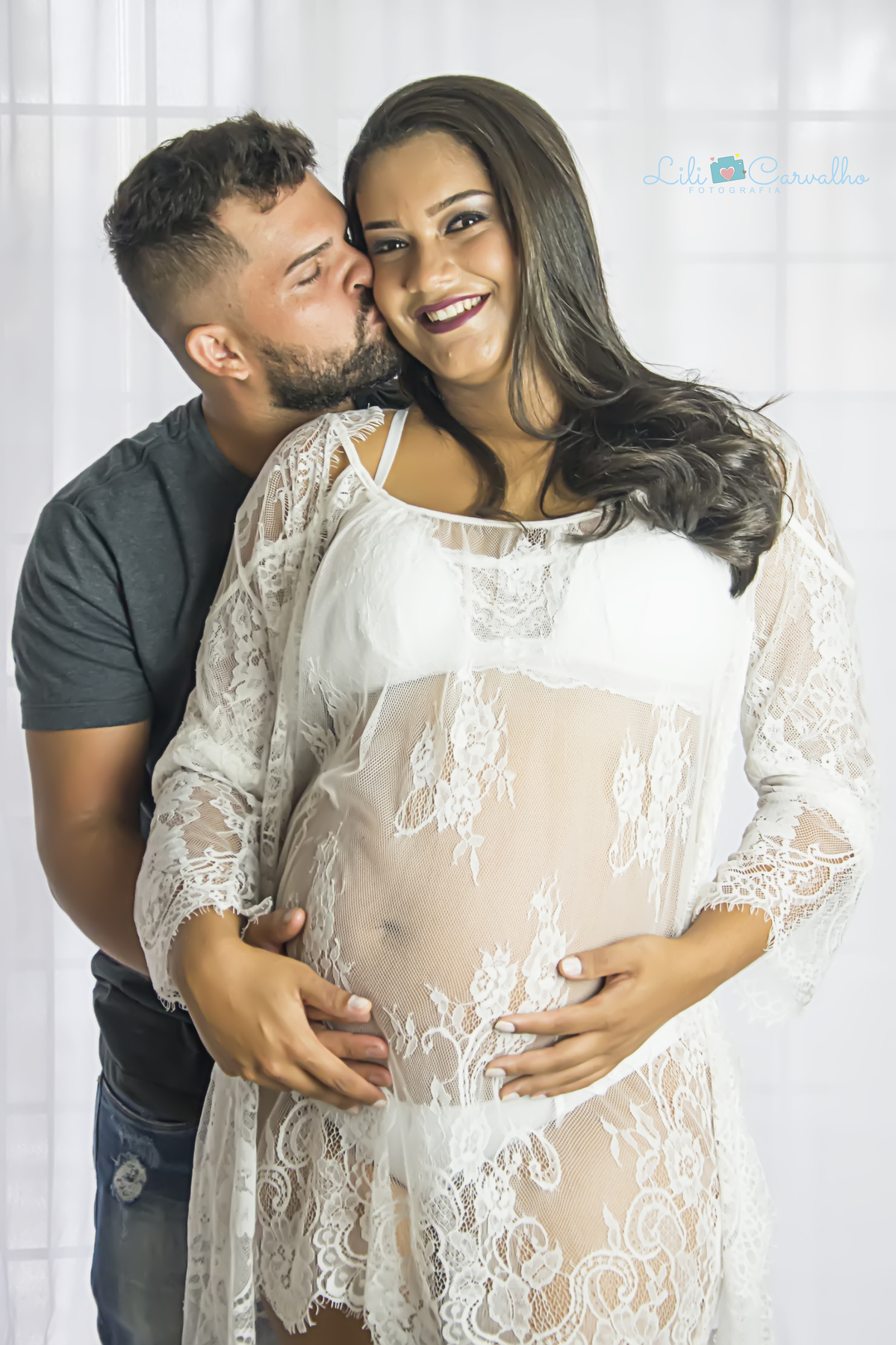 ensaio gestante no estudio em Maringá , lingerie branca