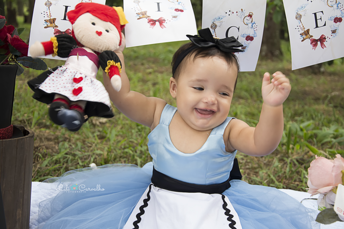 #mashthecake #smashthecakemaringa #lilicarvalho #lilifotografia #fotocombolo #umaninho #fotodestruindobolo #alicepaisdasmaravilhas 