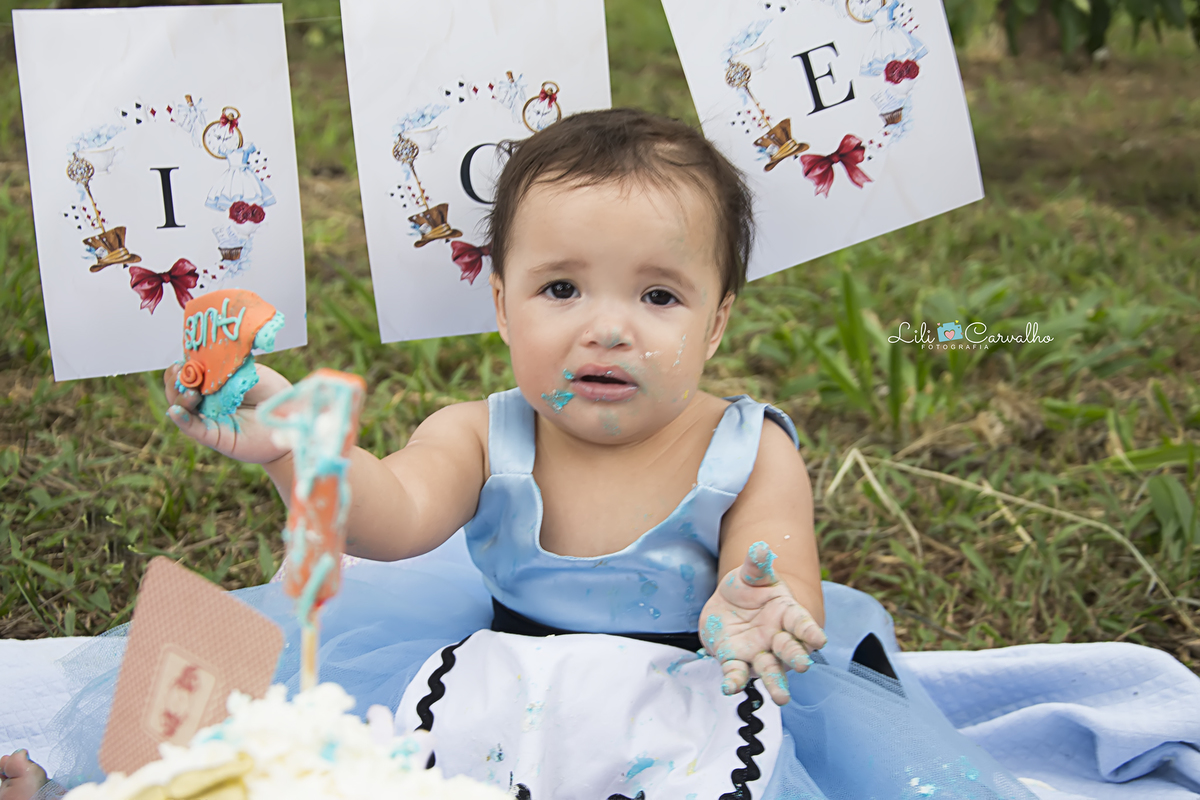 #mashthecake #smashthecakemaringa #lilicarvalho #lilifotografia #fotocombolo #umaninho #fotodestruindobolo #alicepaisdasmaravilhas 