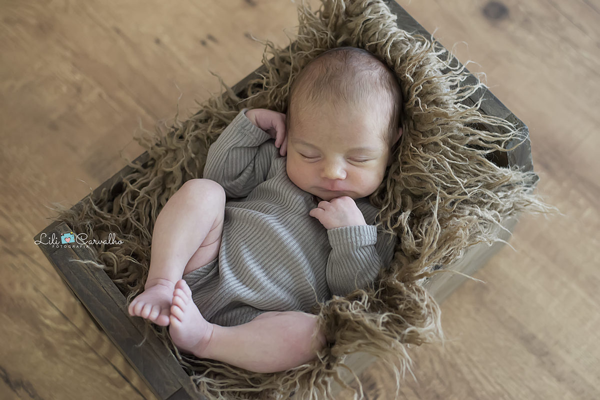 #newborn #lilicarvalho #lilifotografia #newbornmaringa #fotoderecemnascido #fotodebebe #babyboy #melhorfotografademaringa 3fotografaespecialista 