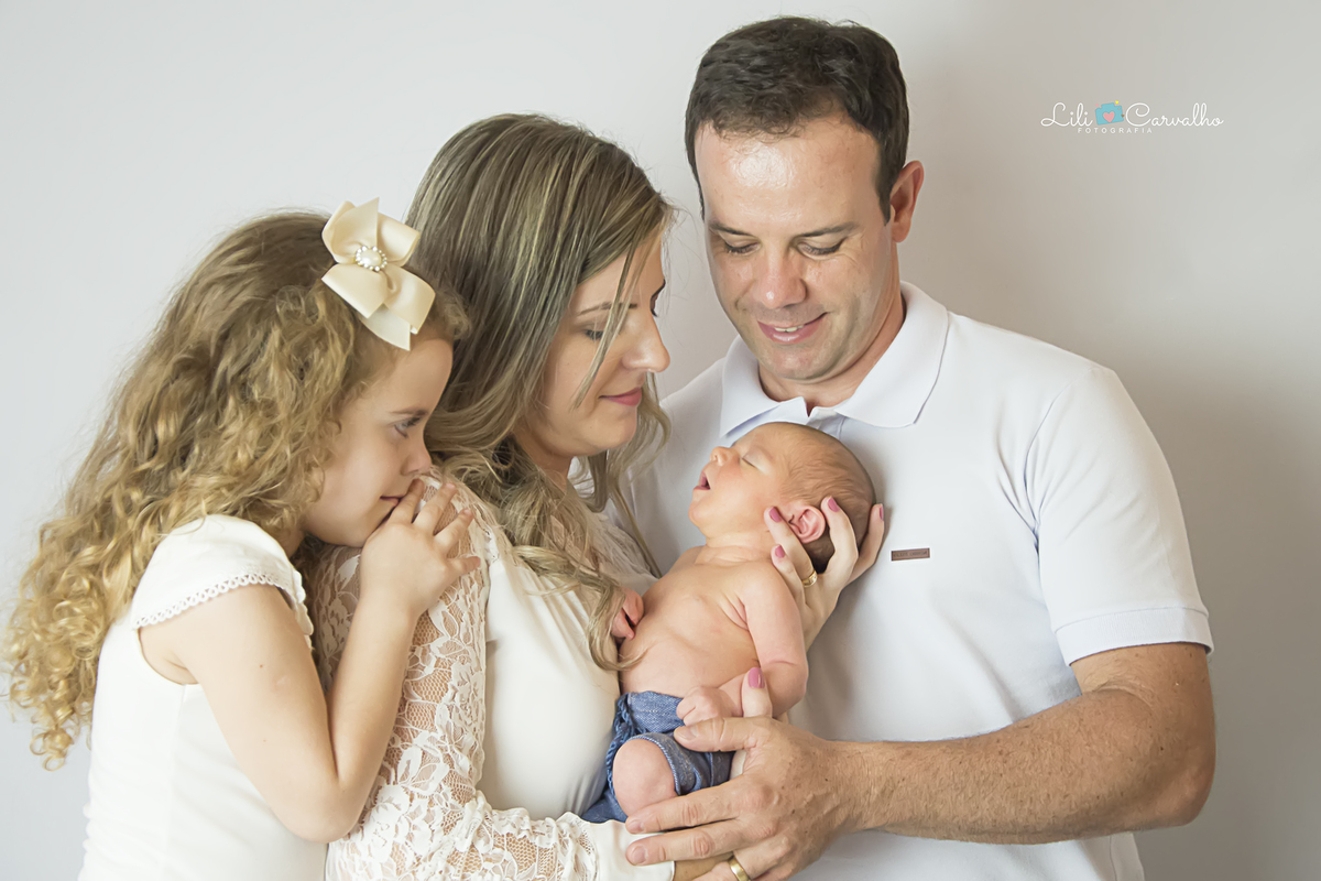 #newborn #lilicarvalho #lilifotografia #newbornmaringa #fotoderecemnascido #fotodebebe #babyboy #melhorfotografademaringa 3fotografaespecialista 