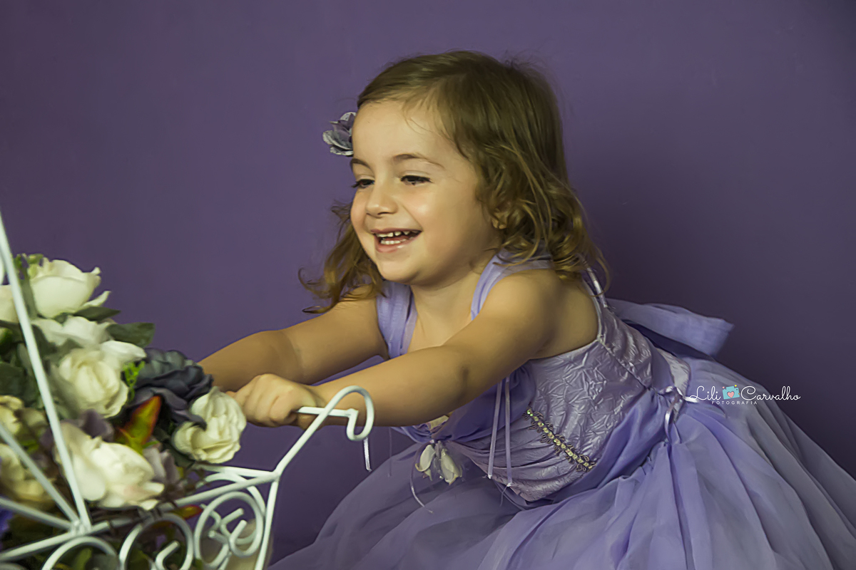 #theodora #lilicarvalho #lilifotografia #acompanhamento #melhornewborndemaringa #especialistaemnewborn #especialistaemrecemnascido #fotomenina #fotomenina2anos #fotovestidoroxo 