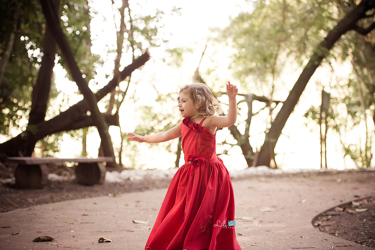 #lilicarvalho #inface #preaniversario #lilifotografia #fotodemenina #fotodemeninadiferente #fotocolorida #melhorfotografademaringa #especialistaemfotodemenina #fotoespecial #ensaioinfancy #ensaiodemeninas