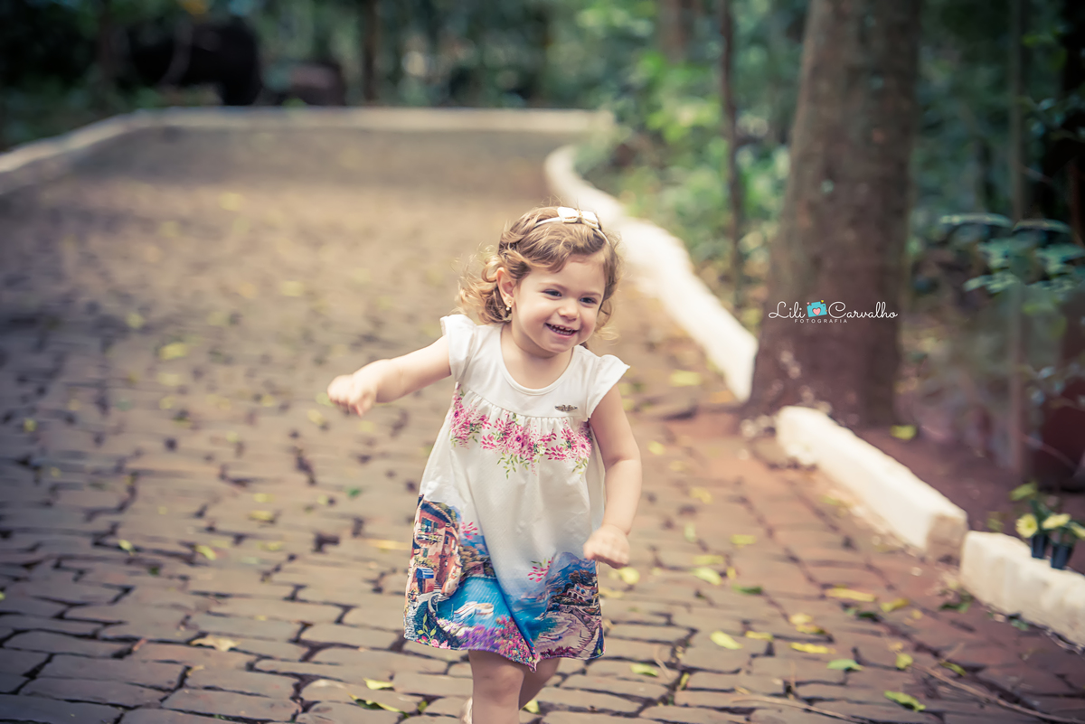 #lilicarvalho #inface #preaniversario #lilifotografia #fotodemenina #fotodemeninadiferente #fotocolorida #melhorfotografademaringa #especialistaemfotodemenina #fotoespecial #ensaioinfancy #ensaiodemeninas