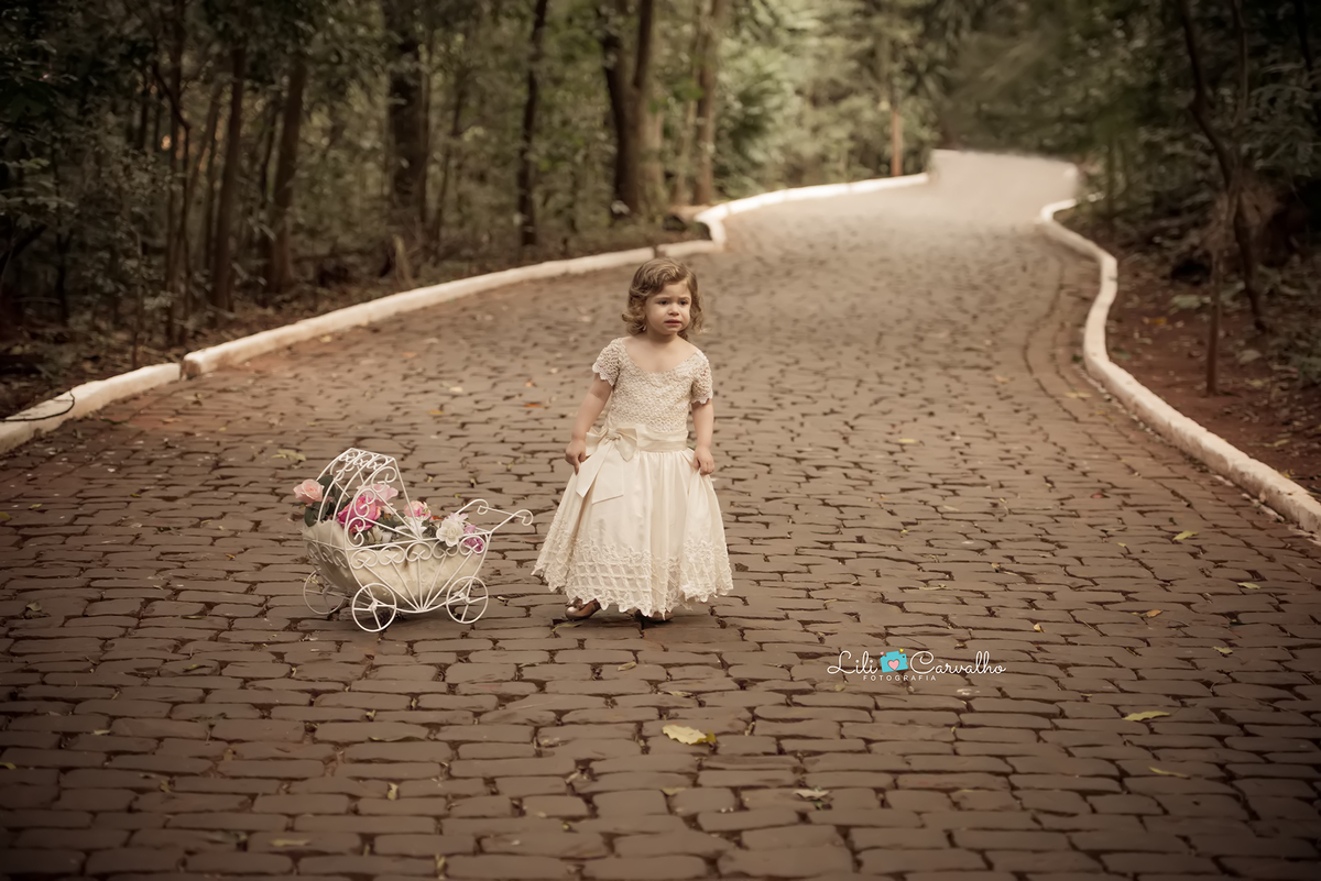 #lilicarvalho #inface #preaniversario #lilifotografia #fotodemenina #fotodemeninadiferente #fotocolorida #melhorfotografademaringa #especialistaemfotodemenina #fotoespecial #ensaioinfancy #ensaiodemeninas