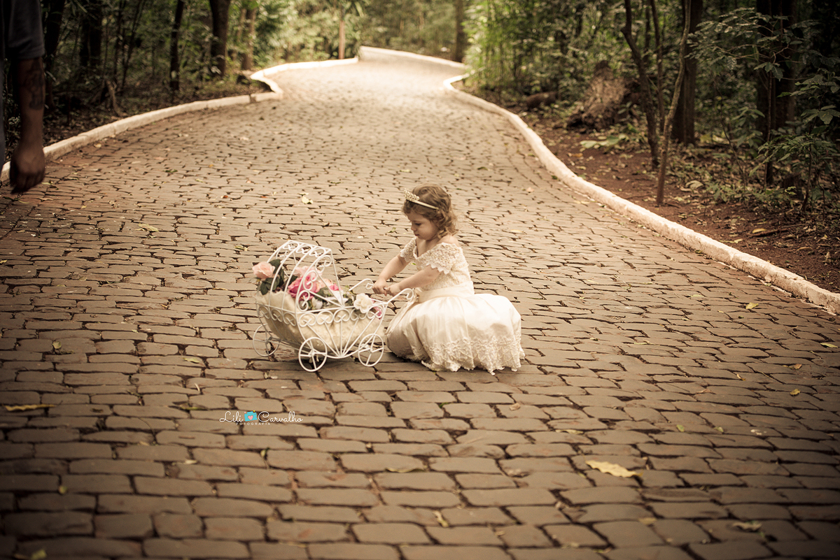 #lilicarvalho #inface #preaniversario #lilifotografia #fotodemenina #fotodemeninadiferente #fotocolorida #melhorfotografademaringa #especialistaemfotodemenina #fotoespecial #ensaioinfancy #ensaiodemeninas