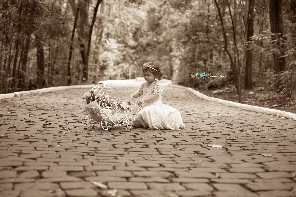 #lilicarvalho #inface #preaniversario #lilifotografia #fotodemenina #fotodemeninadiferente #fotocolorida #melhorfotografademaringa #especialistaemfotodemenina #fotoespecial #ensaioinfancy #ensaiodemeninas