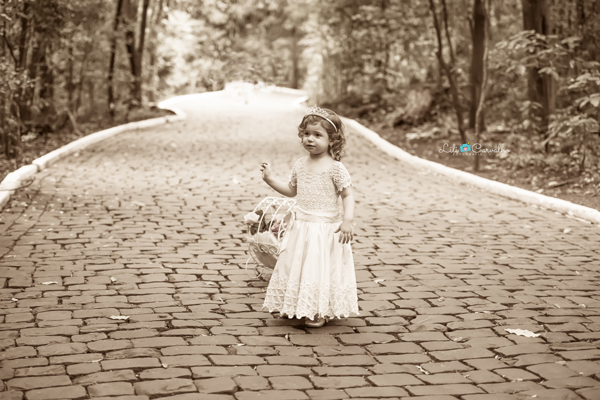 #lilicarvalho #inface #preaniversario #lilifotografia #fotodemenina #fotodemeninadiferente #fotocolorida #melhorfotografademaringa #especialistaemfotodemenina #fotoespecial #ensaioinfancy #ensaiodemeninas