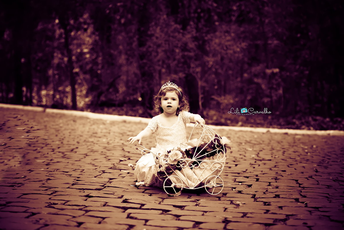 #lilicarvalho #inface #preaniversario #lilifotografia #fotodemenina #fotodemeninadiferente #fotocolorida #melhorfotografademaringa #especialistaemfotodemenina #fotoespecial #ensaioinfancy #ensaiodemeninas