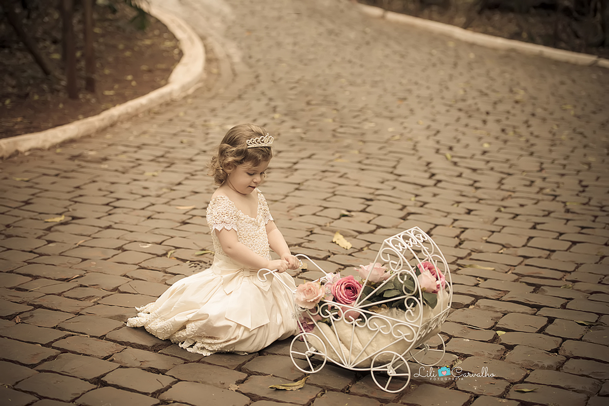 #lilicarvalho #inface #preaniversario #lilifotografia #fotodemenina #fotodemeninadiferente #fotocolorida #melhorfotografademaringa #especialistaemfotodemenina #fotoespecial #ensaioinfancy #ensaiodemeninas