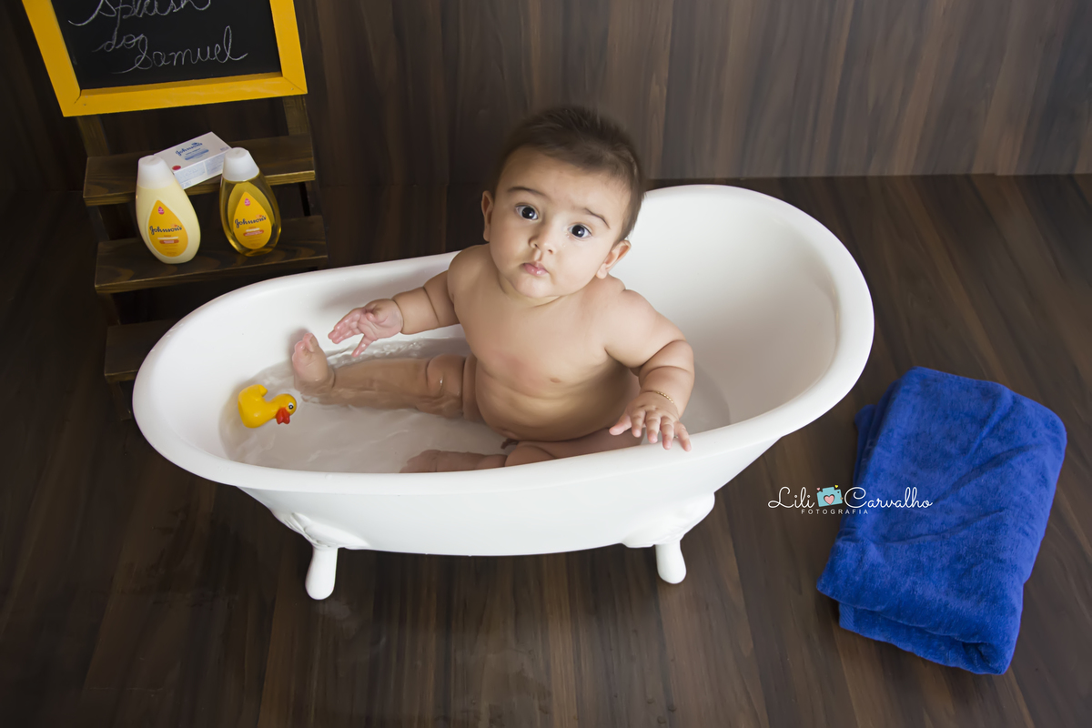 #fotonabanheira #bebegordinho #splash #smash #fotodeumano #ensaiode6meses #lilicarvalho #lilifotografia #melhorfotografademaringa #ensaiodiferente #ensaionabanheira #banhonobebe #fotoslindasdebebe