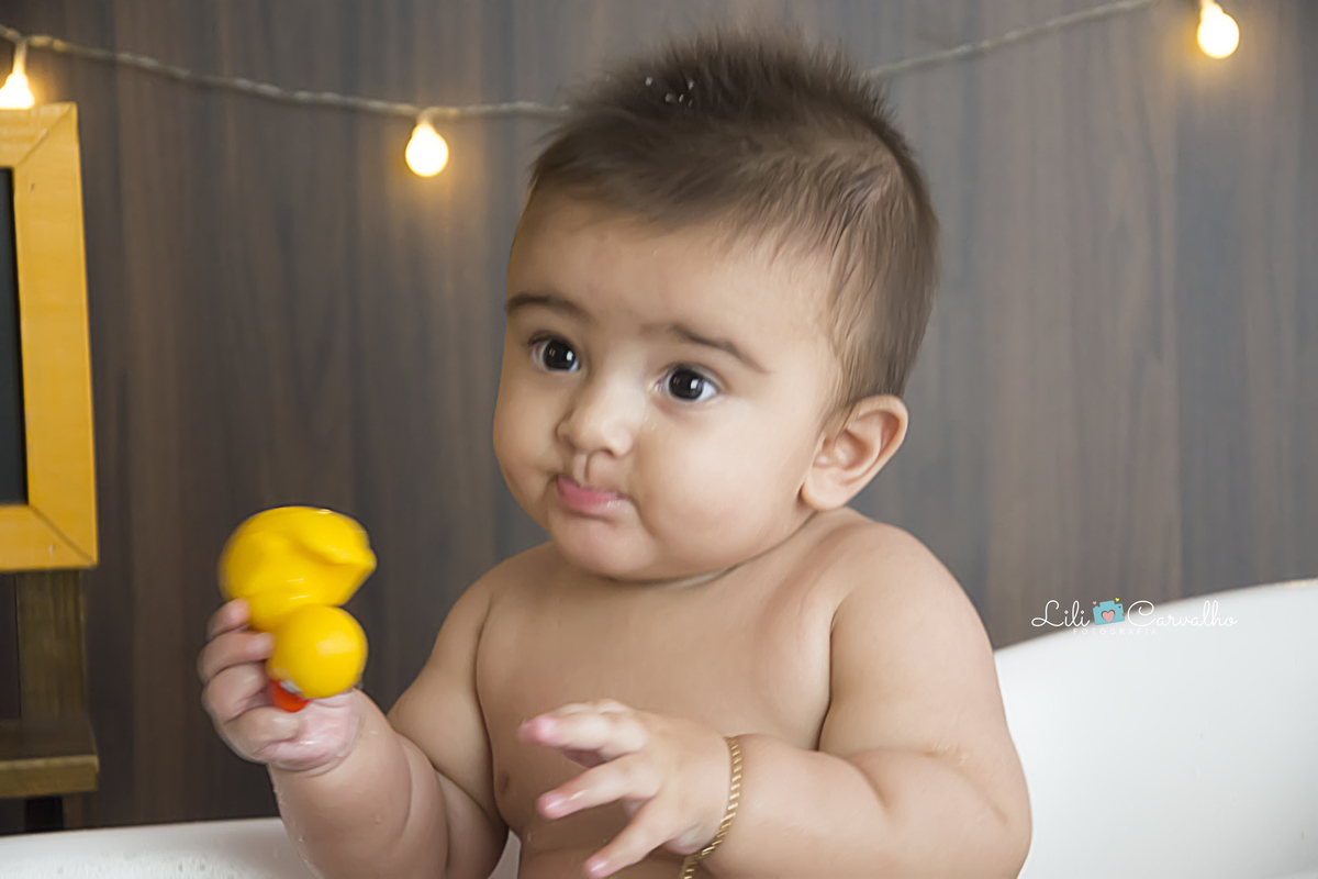 #fotonabanheira #bebegordinho #splash #smash #fotodeumano #ensaiode6meses #lilicarvalho #lilifotografia #melhorfotografademaringa #ensaiodiferente #ensaionabanheira #banhonobebe #fotoslindasdebebe
