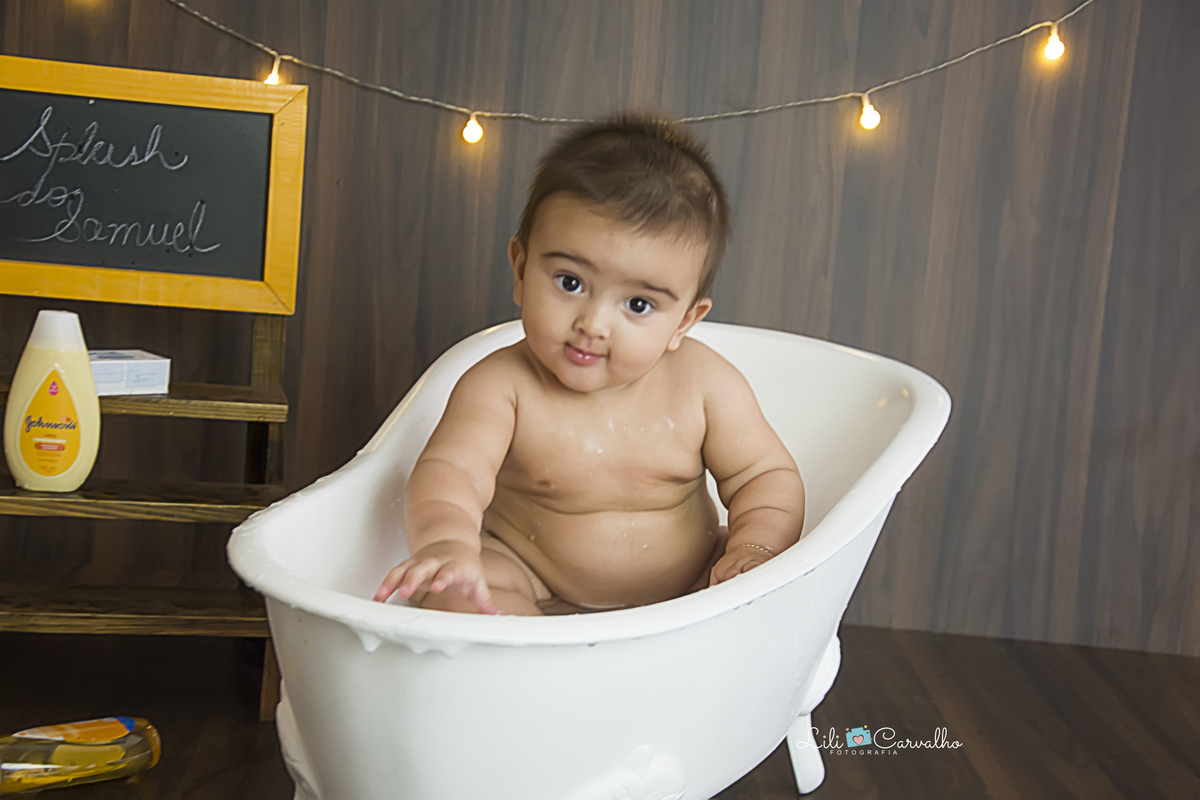 #fotonabanheira #bebegordinho #splash #smash #fotodeumano #ensaiode6meses #lilicarvalho #lilifotografia #melhorfotografademaringa #ensaiodiferente #ensaionabanheira #banhonobebe #fotoslindasdebebe