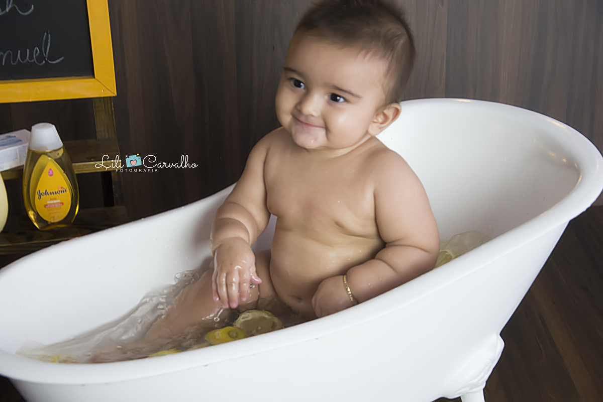 #fotonabanheira #bebegordinho #splash #smash #fotodeumano #ensaiode6meses #lilicarvalho #lilifotografia #melhorfotografademaringa #ensaiodiferente #ensaionabanheira #banhonobebe #fotoslindasdebebe