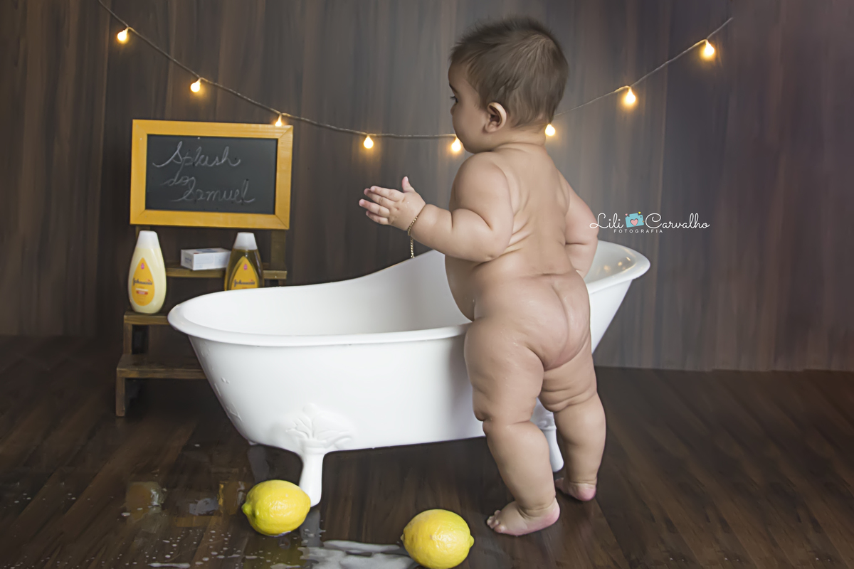 #fotonabanheira #bebegordinho #splash #smash #fotodeumano #ensaiode6meses #lilicarvalho #lilifotografia #melhorfotografademaringa #ensaiodiferente #ensaionabanheira #banhonobebe #fotoslindasdebebe