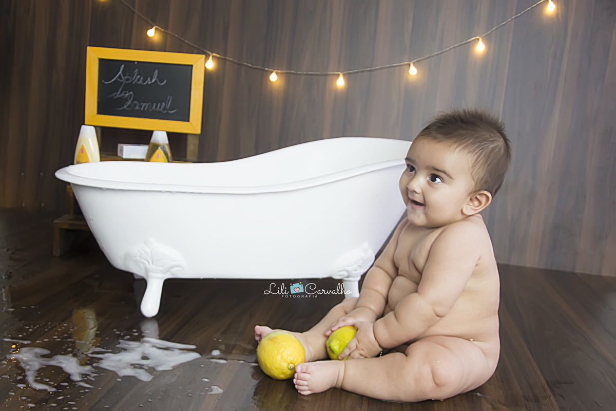 #fotonabanheira #bebegordinho #splash #smash #fotodeumano #ensaiode6meses #lilicarvalho #lilifotografia #melhorfotografademaringa #ensaiodiferente #ensaionabanheira #banhonobebe #fotoslindasdebebe