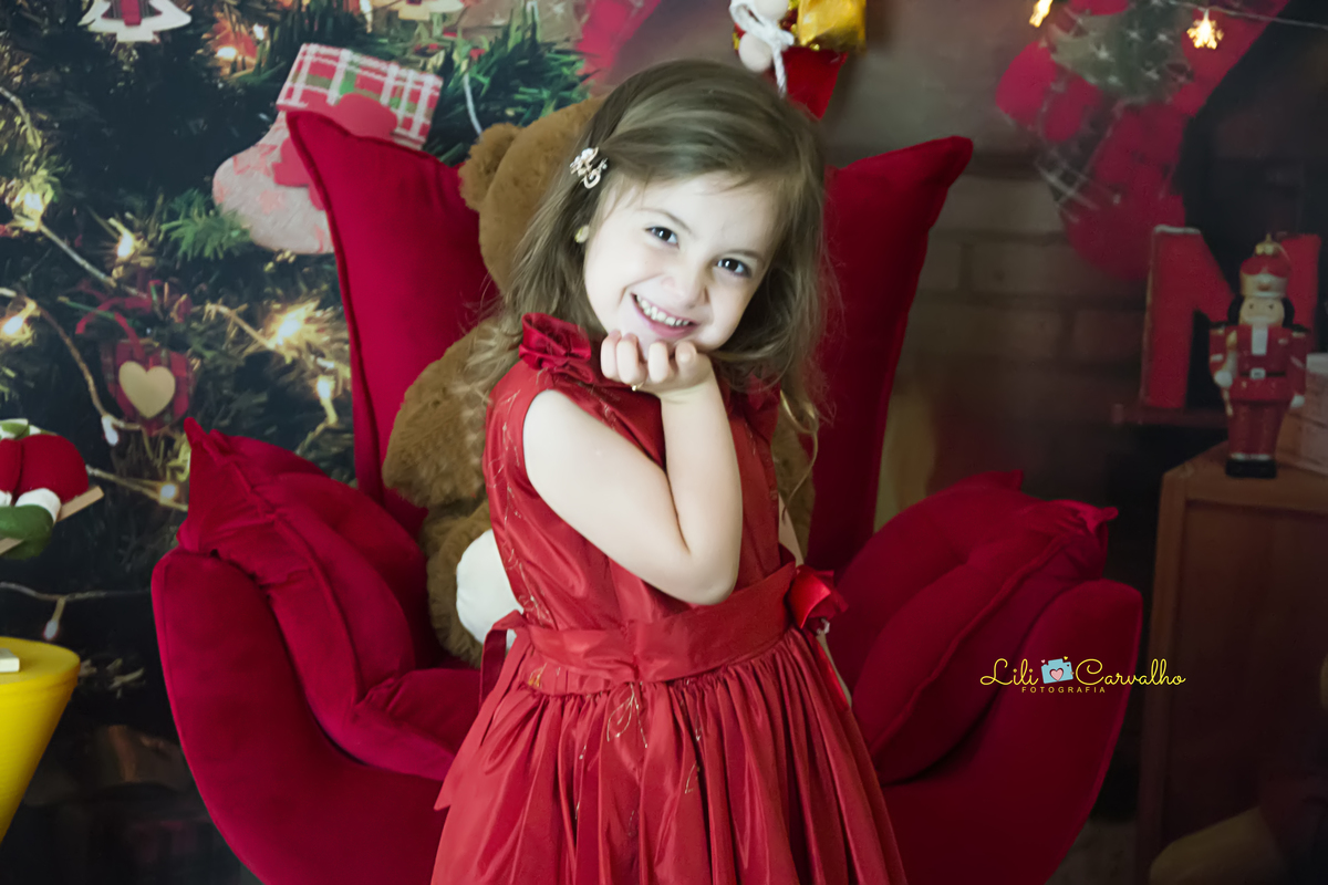 #melhornataldemaringa #natalencantada #lilicarvalho #lilifotografia #newborn #melhorgestantedemaringa #vestidovermelho #poltronavermelha #linda #neve #nataldenevemaringa