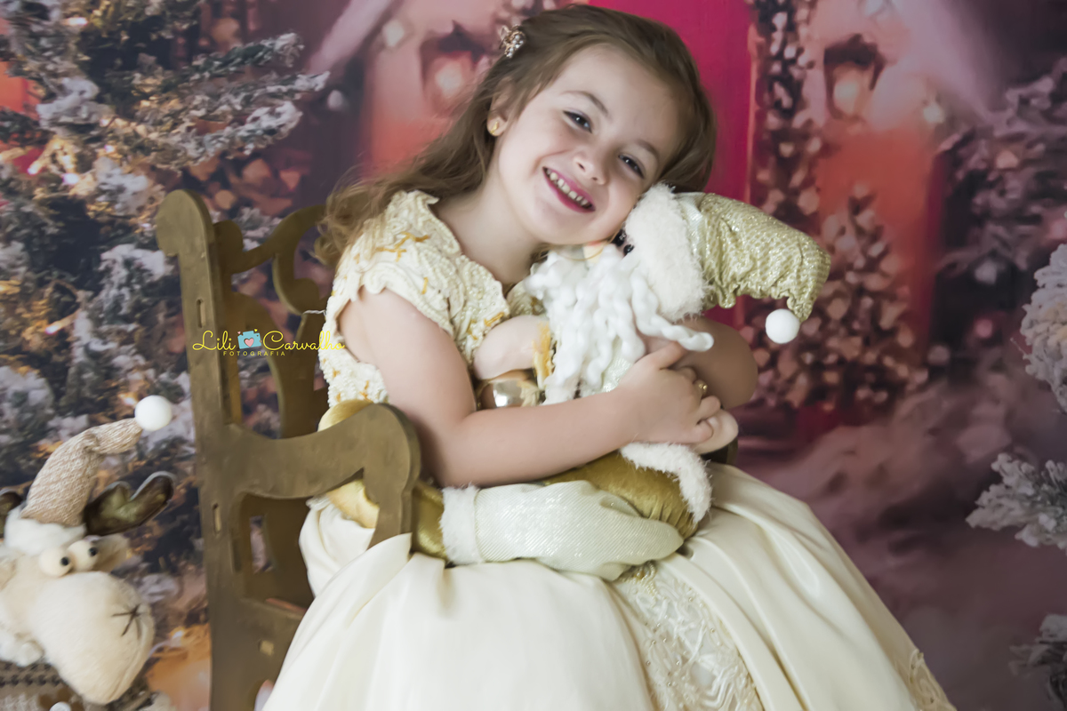 #melhornataldemaringa #natalencantada #lilicarvalho #lilifotografia #newborn #melhorgestantedemaringa #vestidovermelho #poltronavermelha #linda #neve #nataldenevemaringa