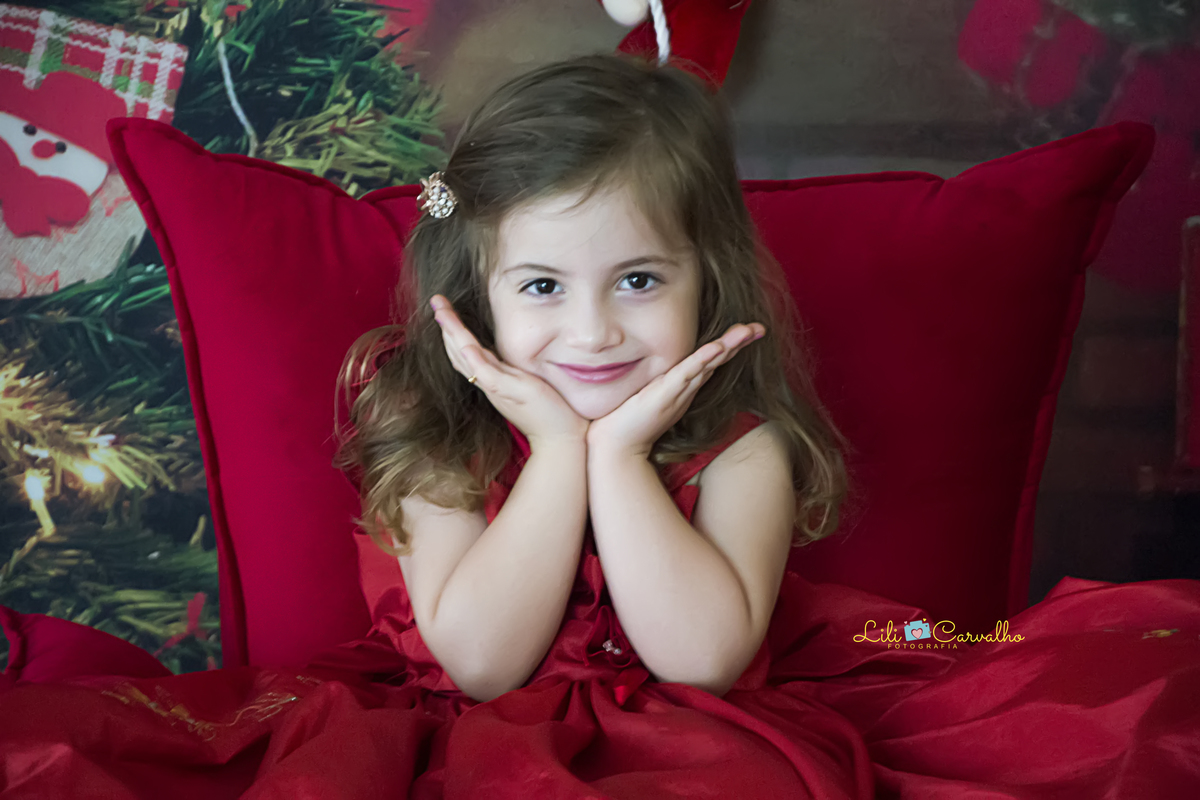 #melhornataldemaringa #natalencantada #lilicarvalho #lilifotografia #newborn #melhorgestantedemaringa #vestidovermelho #poltronavermelha #linda #neve #nataldenevemaringa