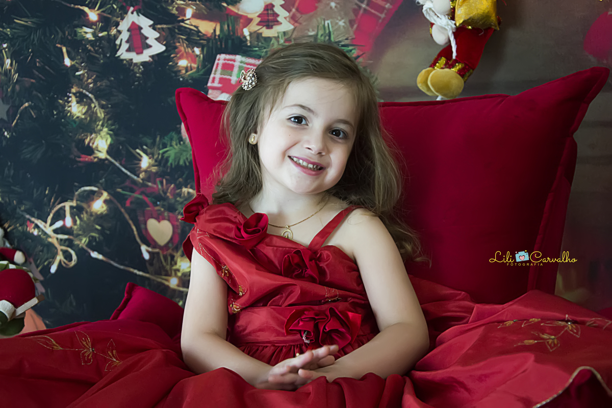 #melhornataldemaringa #natalencantada #lilicarvalho #lilifotografia #newborn #melhorgestantedemaringa #vestidovermelho #poltronavermelha #linda #neve #nataldenevemaringa