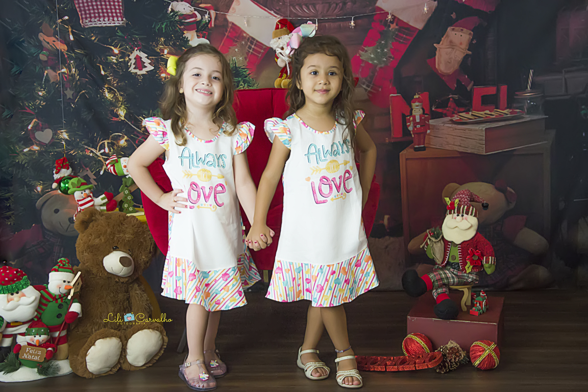 #lilicarvalho #lilifotografia #natal #fotodenatal #ensaiocomamigas #poltronavermelha #fotofotodenatal #melhorfotografademaringa 