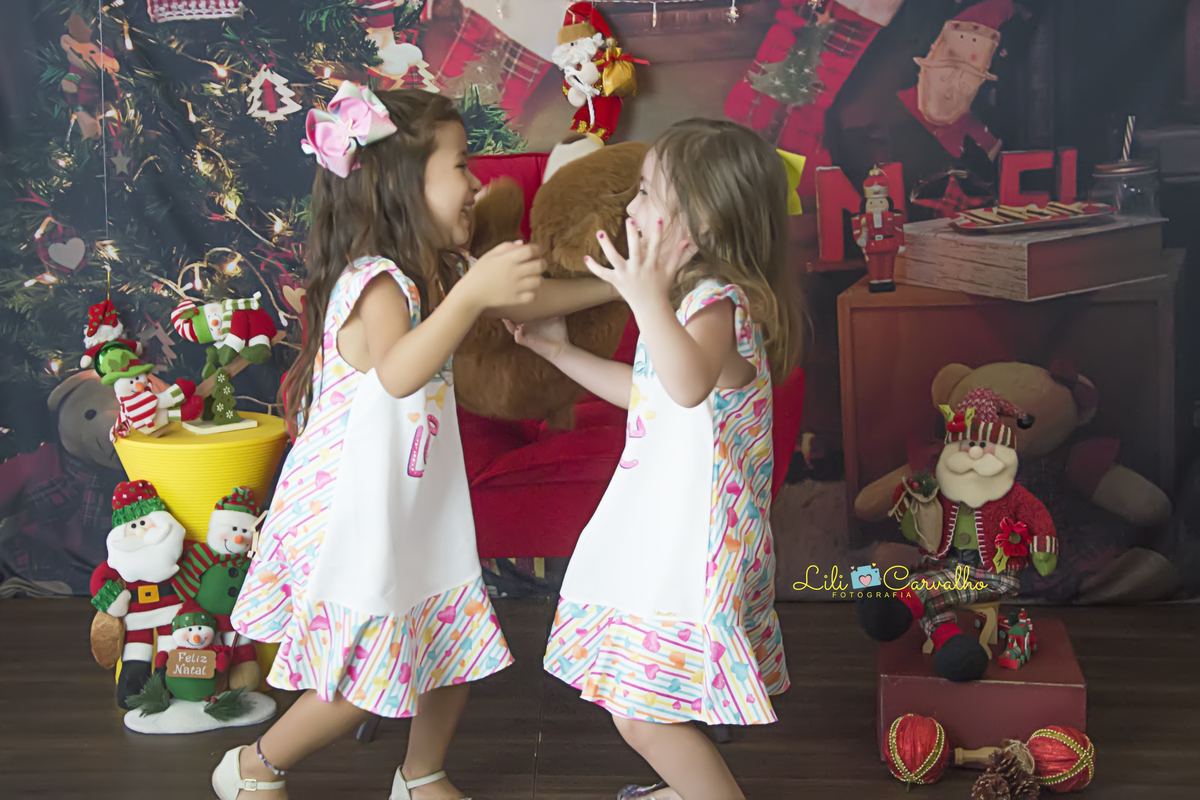 #lilicarvalho #lilifotografia #natal #fotodenatal #ensaiocomamigas #poltronavermelha #fotofotodenatal #melhorfotografademaringa 