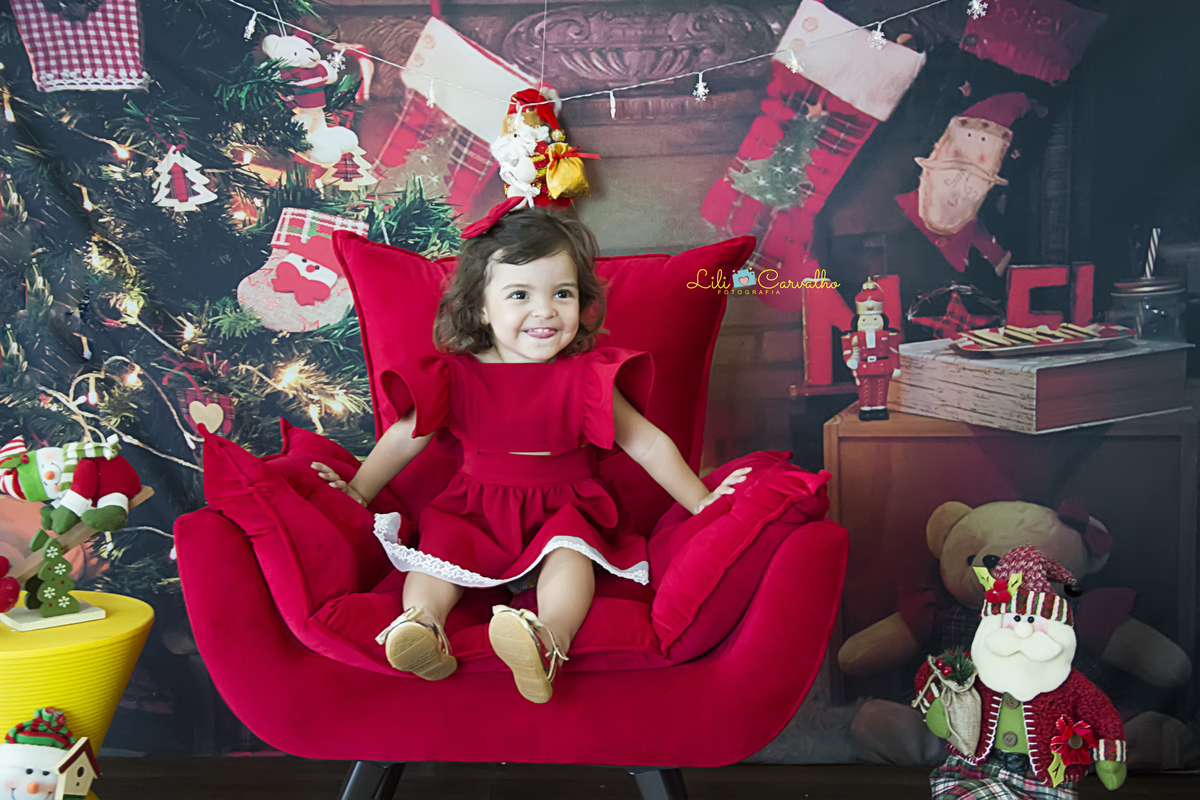 #lilicarvalho #lilifotografia #natal #fotodenatal #ensaiocomamigas #poltronavermelha #fotofotodenatal #melhorfotografademaringa 