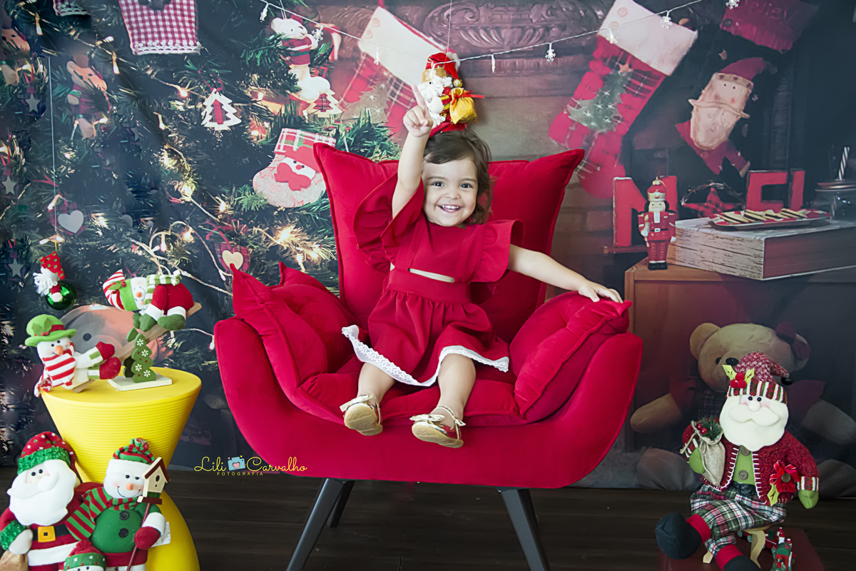 #lilicarvalho #lilifotografia #natal #fotodenatal #ensaiocomamigas #poltronavermelha #fotofotodenatal #melhorfotografademaringa 