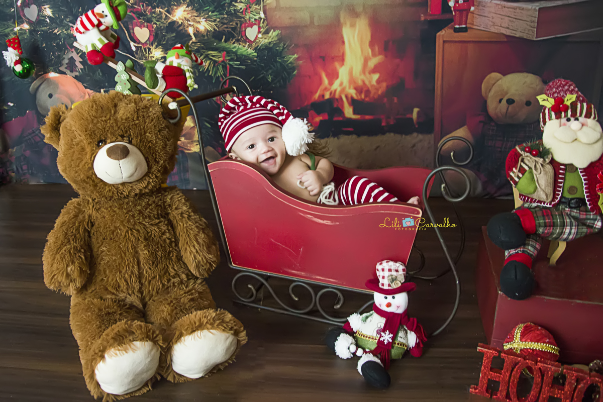 #lilicarvalho #lilifotografia #ensaiodenatal #melhorfotografadenatal #melhorcenariodenatal #newborn #gestante #poltronavermelha #ursinho #neve #ensaioperfeito 
