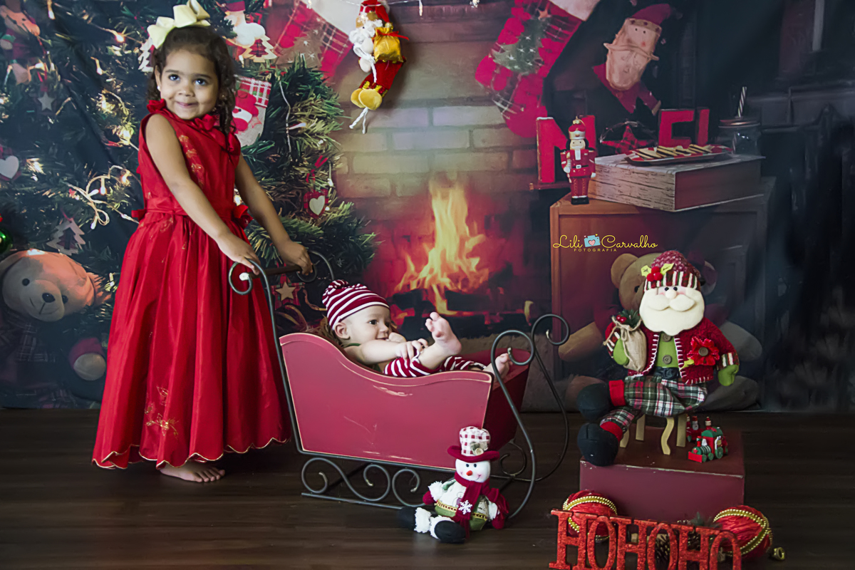 #lilicarvalho #lilifotografia #ensaiodenatal #melhorfotografadenatal #melhorcenariodenatal #newborn #gestante #poltronavermelha #ursinho #neve #ensaioperfeito 