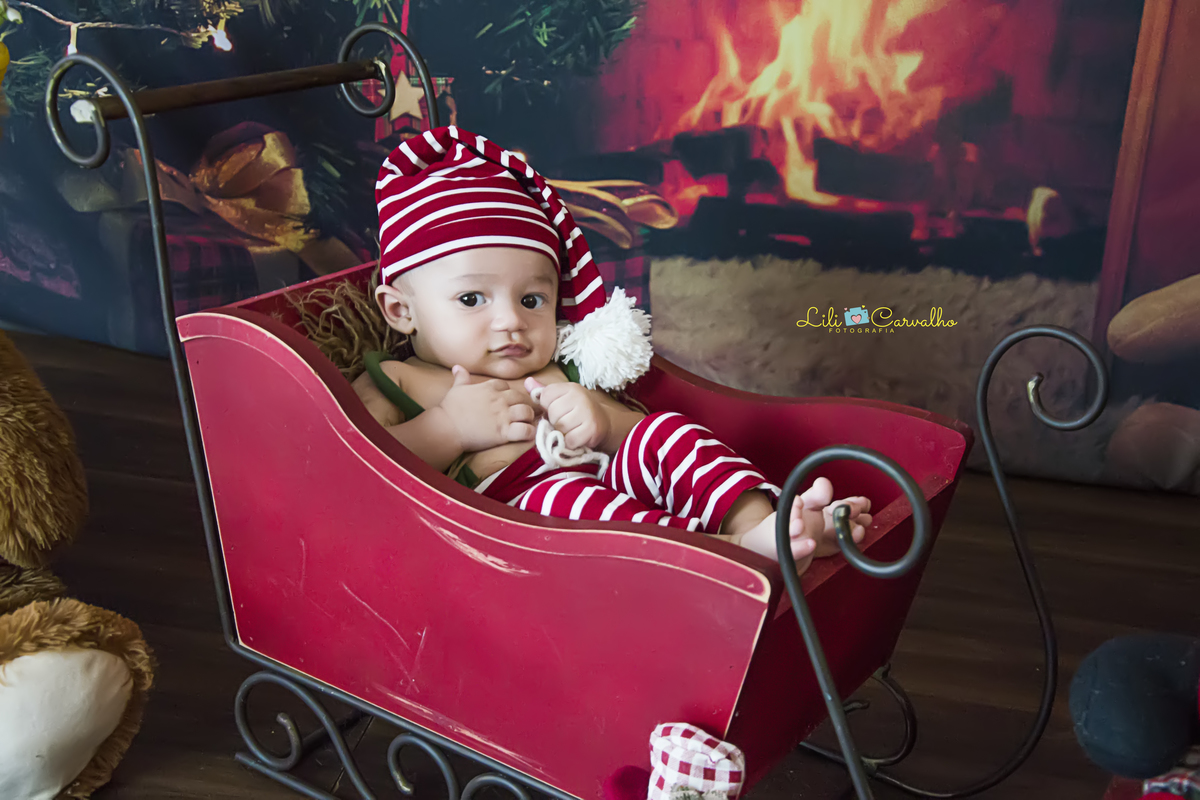 #lilicarvalho #lilifotografia #ensaiodenatal #melhorfotografadenatal #melhorcenariodenatal #newborn #gestante #poltronavermelha #ursinho #neve #ensaioperfeito 