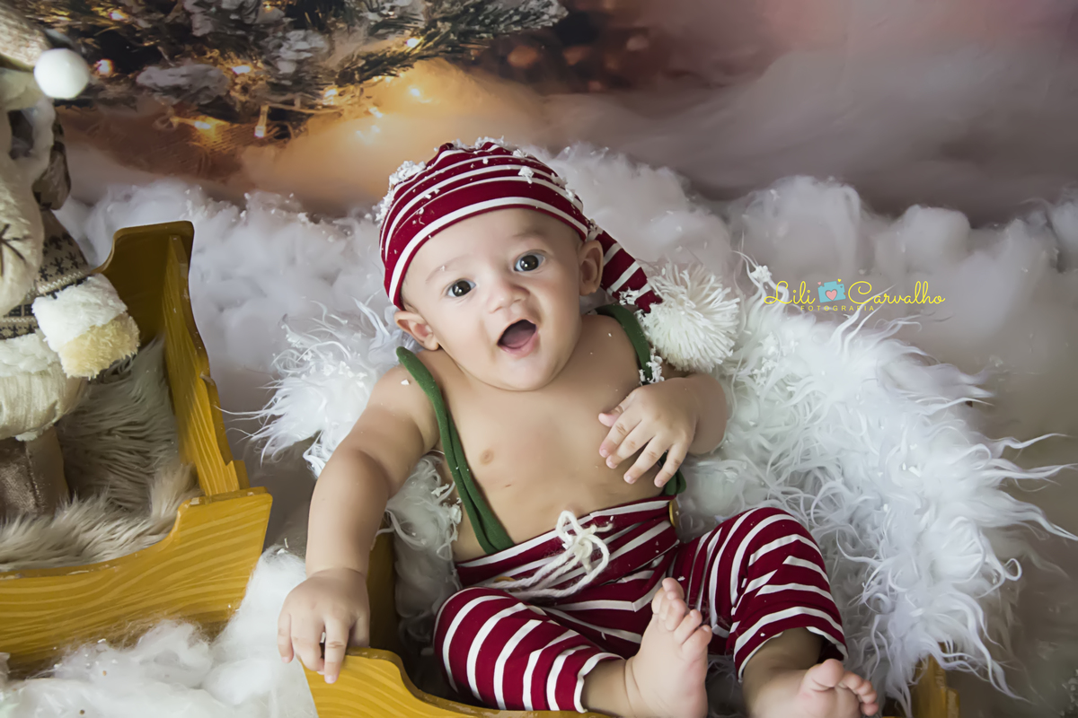 #lilicarvalho #lilifotografia #ensaiodenatal #melhorfotografadenatal #melhorcenariodenatal #newborn #gestante #poltronavermelha #ursinho #neve #ensaioperfeito 