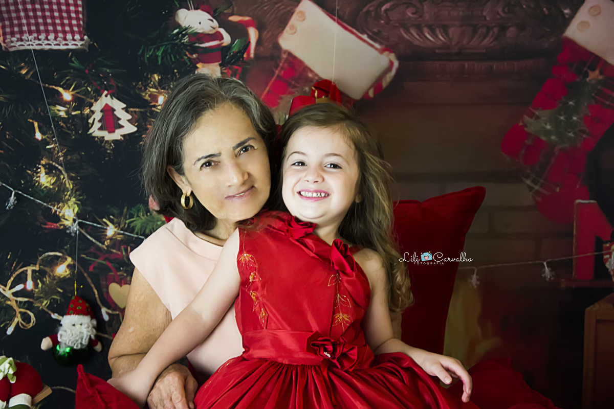 #lilicarvalho #lilifotografia #theodorice #ensaiodenatal #poltonavermelha #melhornatalmaringa #maringaencantada #melhorofotografademaringa #natalmagico #fotografaespecialista #vestidovermelho #newborn #gestante #recemnascido 