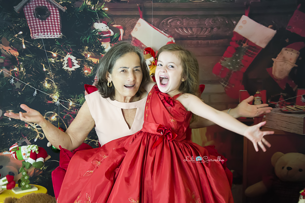 #lilicarvalho #lilifotografia #theodorice #ensaiodenatal #poltonavermelha #melhornatalmaringa #maringaencantada #melhorofotografademaringa #natalmagico #fotografaespecialista #vestidovermelho #newborn #gestante #recemnascido 