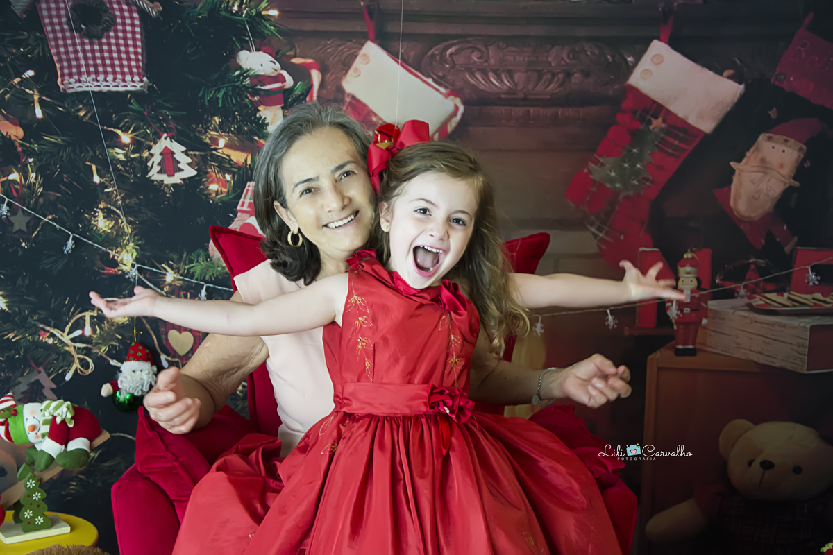 #lilicarvalho #lilifotografia #theodorice #ensaiodenatal #poltonavermelha #melhornatalmaringa #maringaencantada #melhorofotografademaringa #natalmagico #fotografaespecialista #vestidovermelho #newborn #gestante #recemnascido 