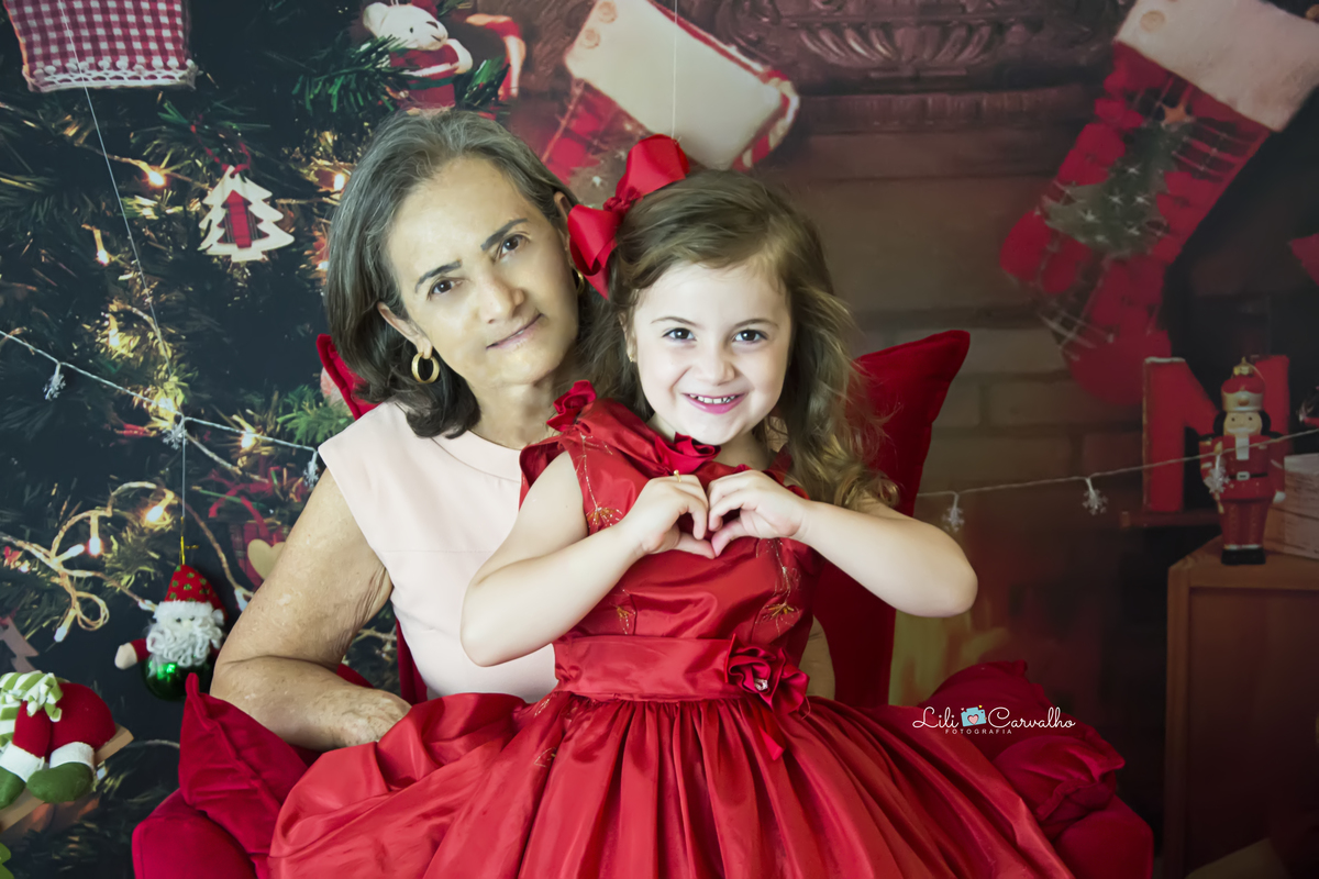 #lilicarvalho #lilifotografia #theodorice #ensaiodenatal #poltonavermelha #melhornatalmaringa #maringaencantada #melhorofotografademaringa #natalmagico #fotografaespecialista #vestidovermelho #newborn #gestante #recemnascido 