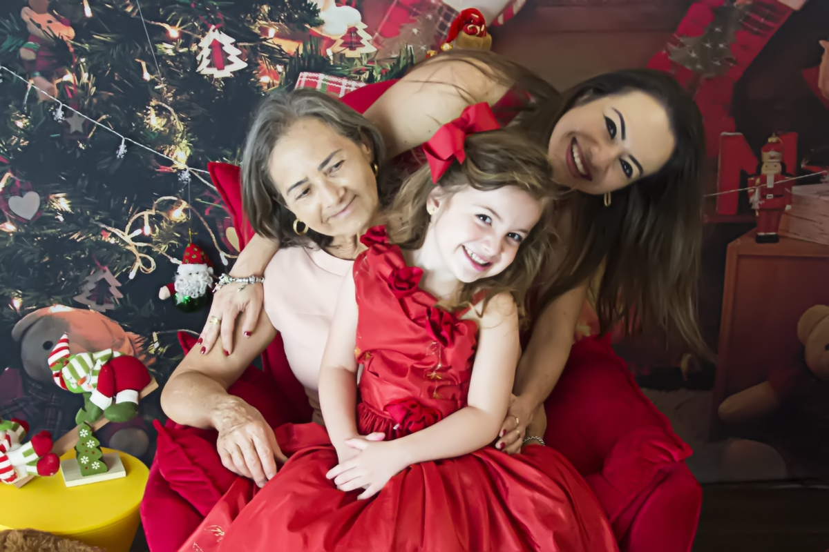 #lilicarvalho #lilifotografia #theodorice #ensaiodenatal #poltonavermelha #melhornatalmaringa #maringaencantada #melhorofotografademaringa #natalmagico #fotografaespecialista #vestidovermelho #newborn #gestante #recemnascido #lilicarvalho #lilifotografia 